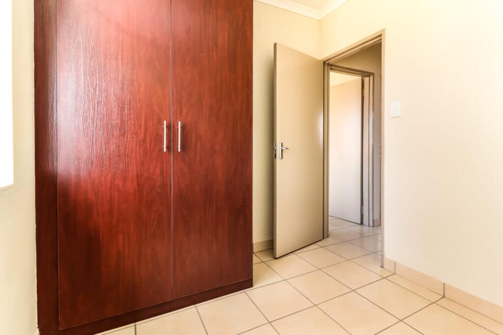 3 Bedroom Apartment To Rent in Annlin — photo 5