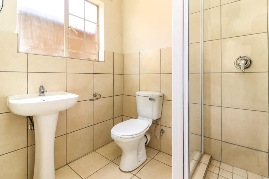 3 Bedroom Apartment To Rent in Annlin — photo 4