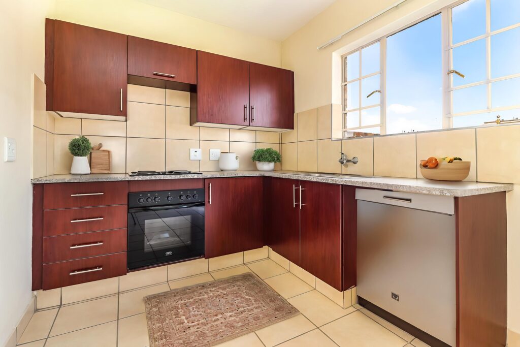 3 Bedroom Apartment To Rent in Annlin — photo 2