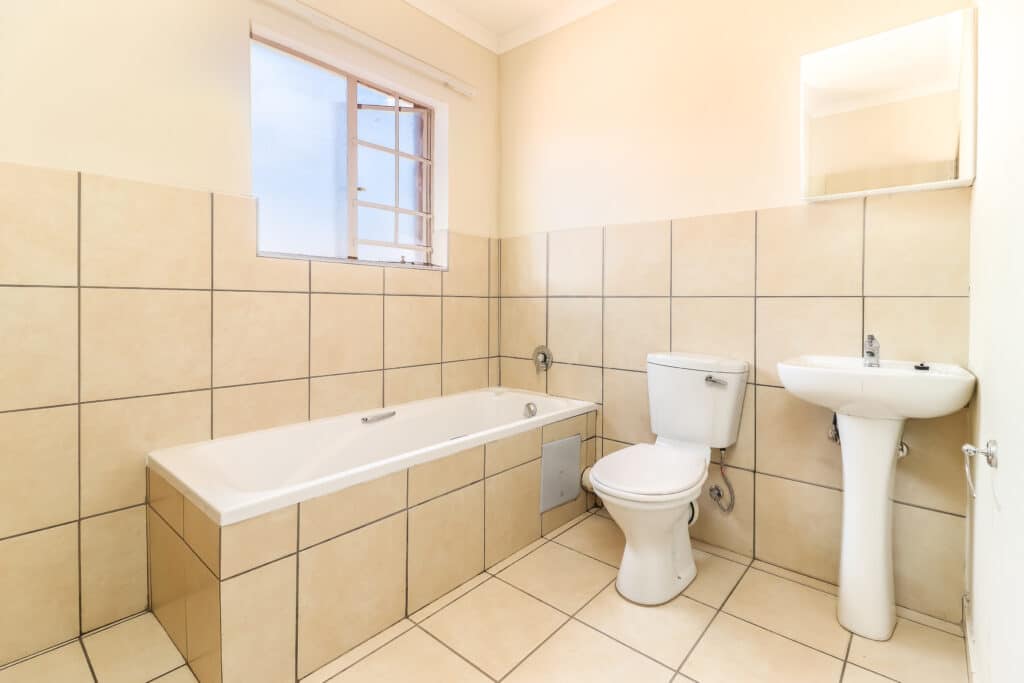 3 Bedroom Apartment To Rent in Annlin — photo 7
