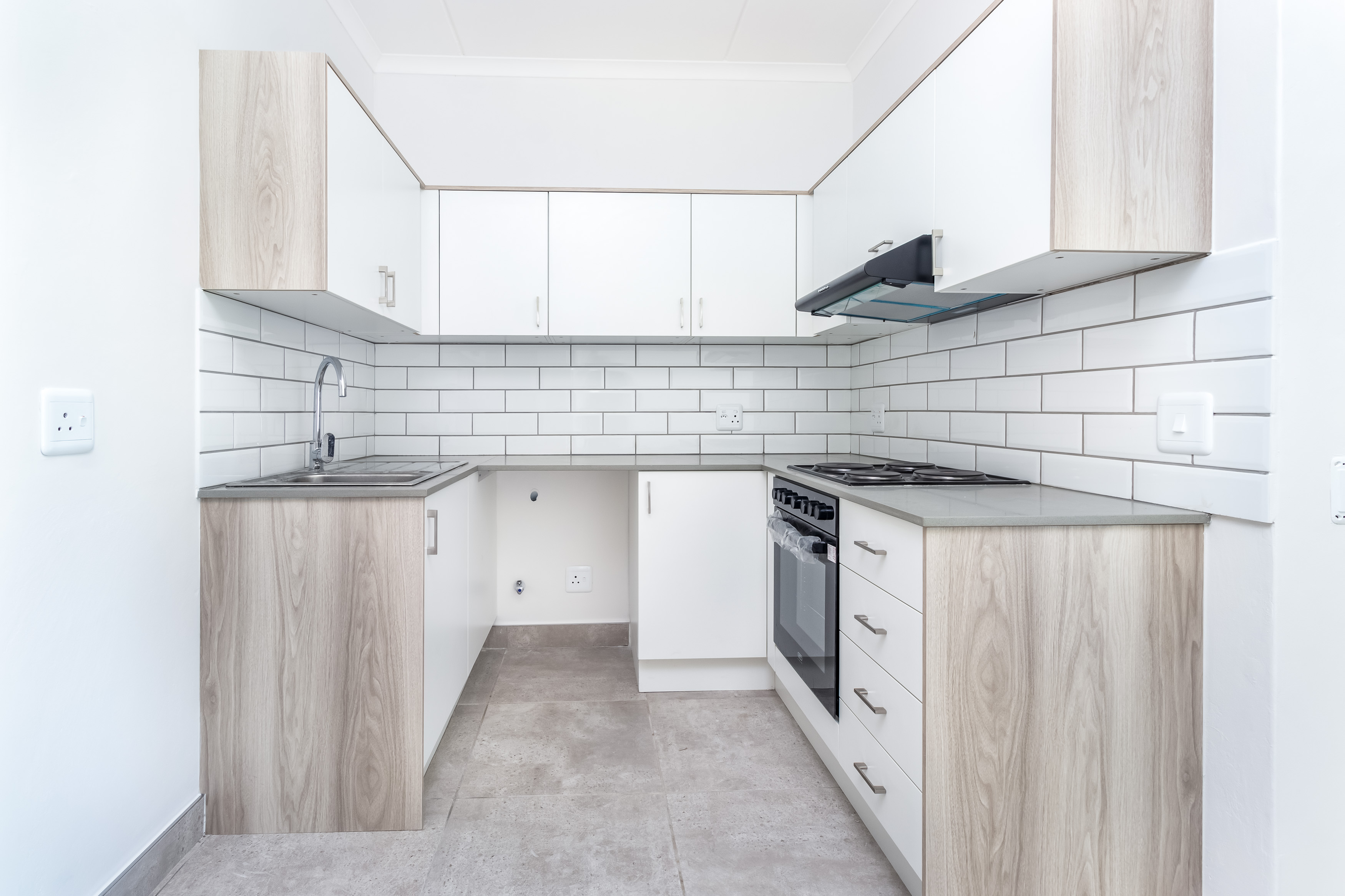 2 Bedroom Apartment To Rent in Somerset West Central